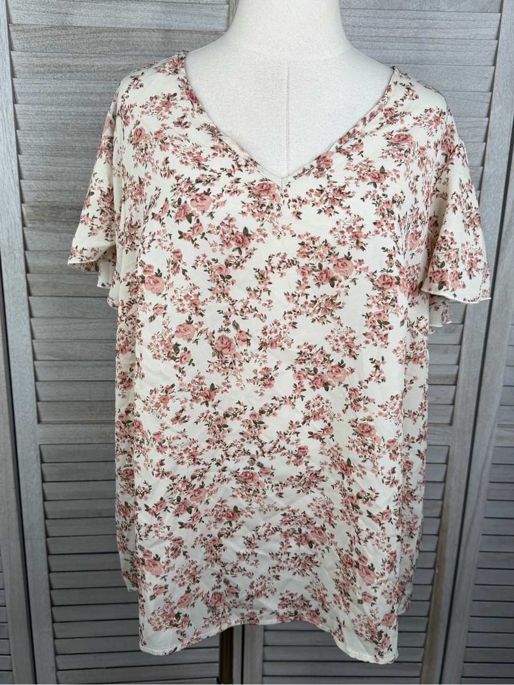 EMERY ROSE Women's Plus Size Cottage Floral Tulip Sleeve Blouse Cream & Pink-2XL